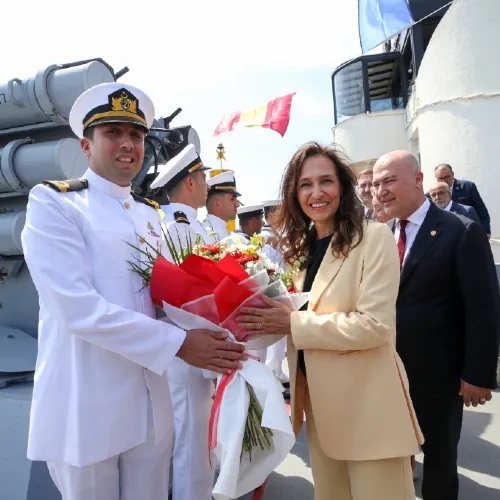 “Karşıyaka Gemisi”nde Zafer Bayramı Coşkusu! haber fotoğrafı