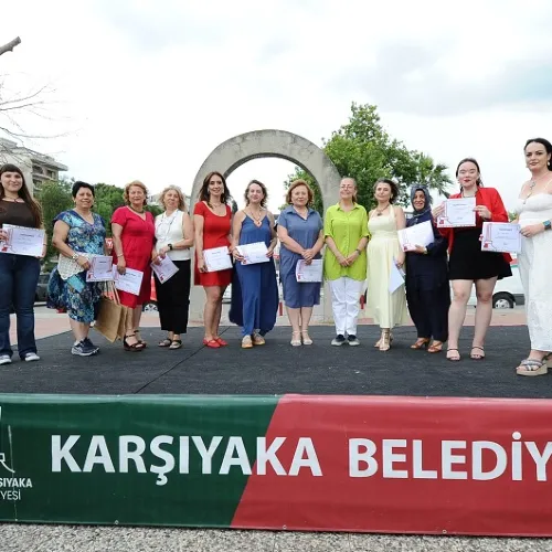 Karşıyaka’nın Kurs Merkezlerine Yıl Sonu Şenliği haber fotoğrafı