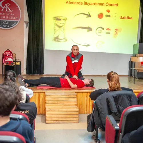 Karşıyakalı Gençler Afetlere Karşı Bilinçleniyor haber fotoğrafı