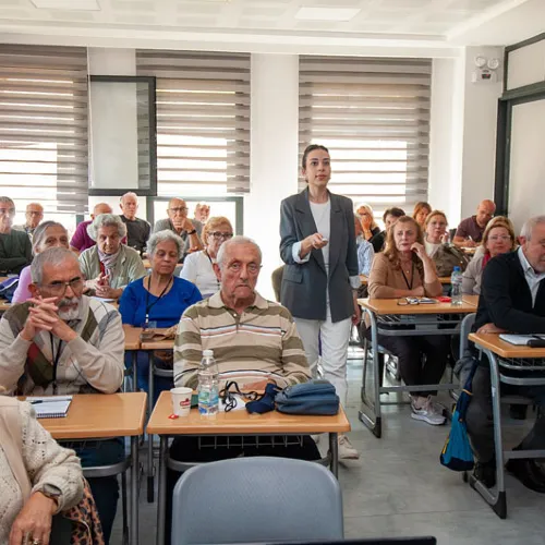 Karşıyaka 3. Yaş Üniversitesi’nde Yeni Dönem Başladı! haber fotoğrafı
