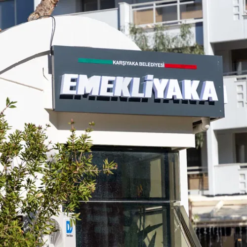 Karşıyaka’nın Çınarlarına Özel Tesis: Emekli Yaka Kapılarını Açıyor haber fotoğrafı