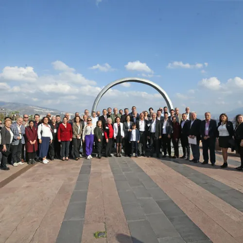 İzmir Kent Konseyleri Birliği, Karşıyaka’da ‘Dayanışma’ İçin Buluştu haber fotoğrafı