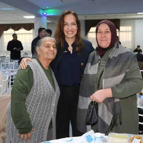 Karşıyaka’da İlk İftar Sofrası Cumhuriyet Mahallesi’nde Kuruldu haber fotoğrafı