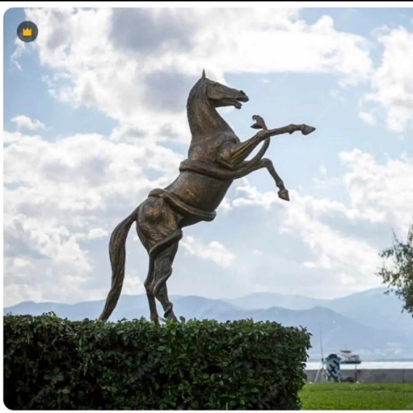 Yılanlı At Heykeli